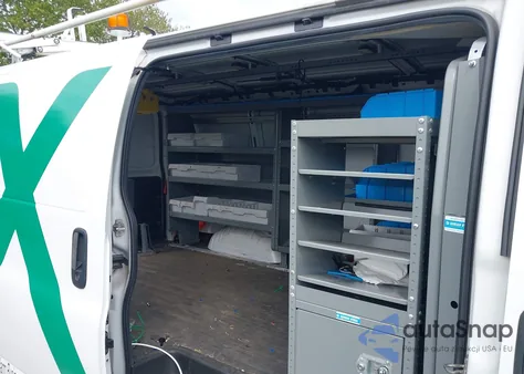 2017 Chevrolet Express 2500 Work Van z USA, uszkodzony, nr VIN 1GCWGAFFXH1277638